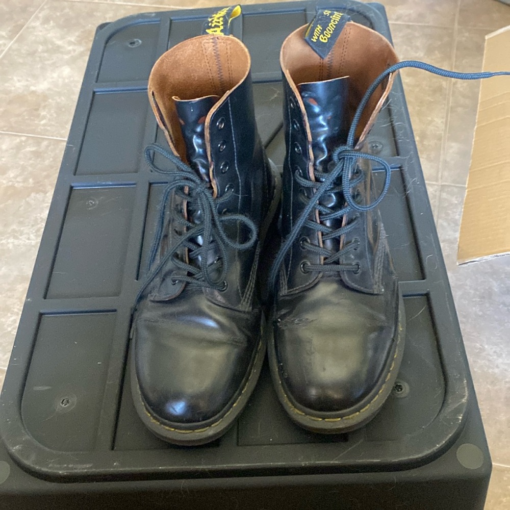 Boots  Doc Martens.